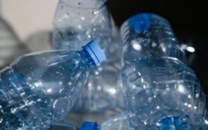 Scientists use sunlight to convert plastic waste into clean fuels